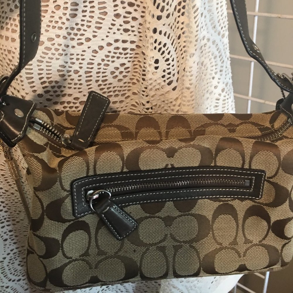 Super Cute Vintage Coach Bag 9X4X8 Great Condition